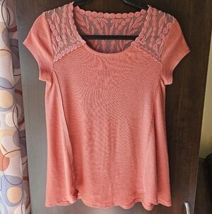 Jolt Coral Lace Short Sleeve Top